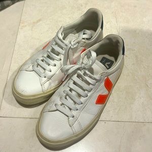 Veja size 6 us / EUR 37